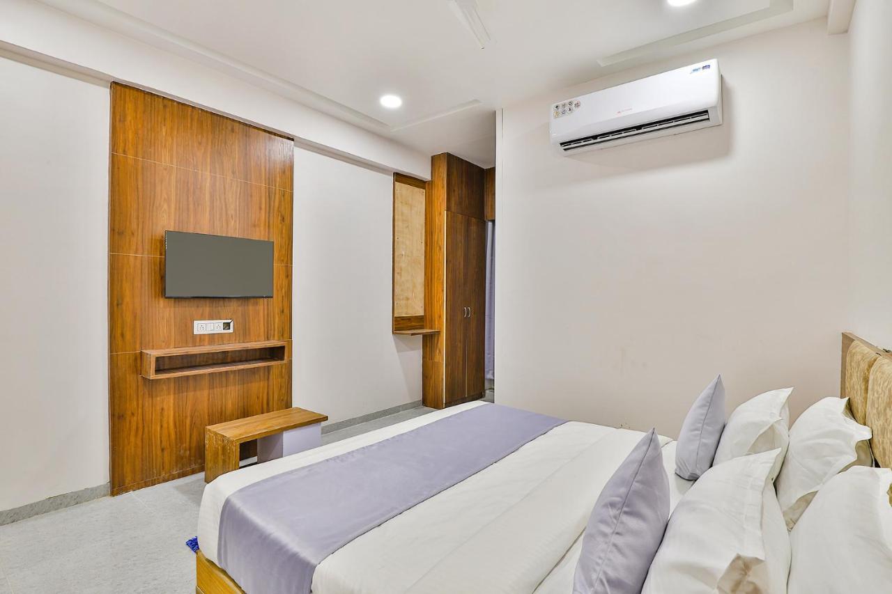 Fabhotel Parkland A Ahmedabad Extérieur photo