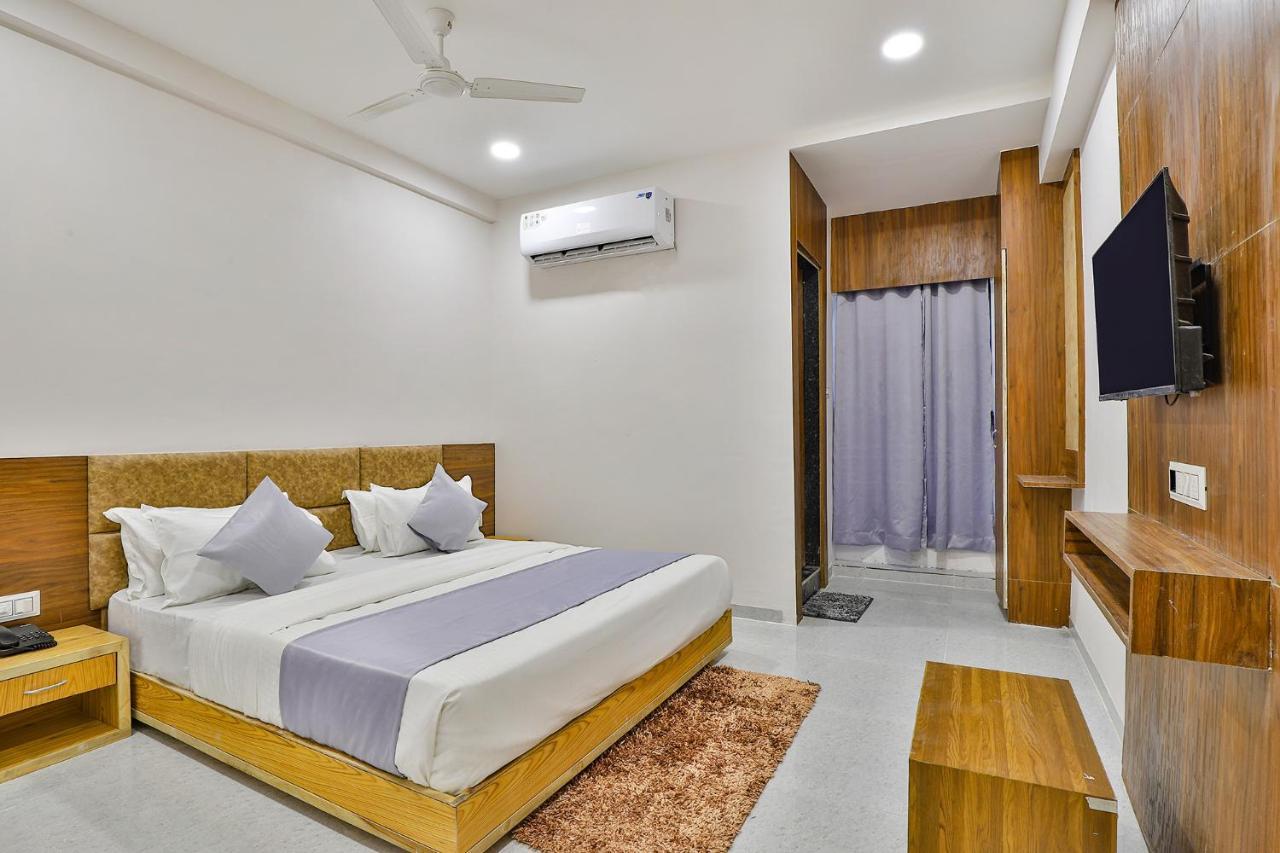 Fabhotel Parkland A Ahmedabad Extérieur photo