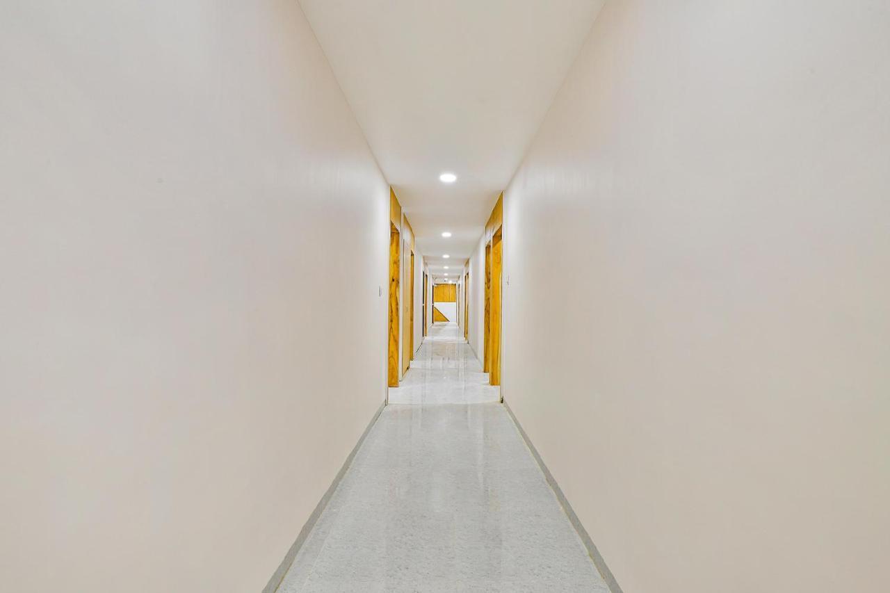 Fabhotel Parkland A Ahmedabad Extérieur photo