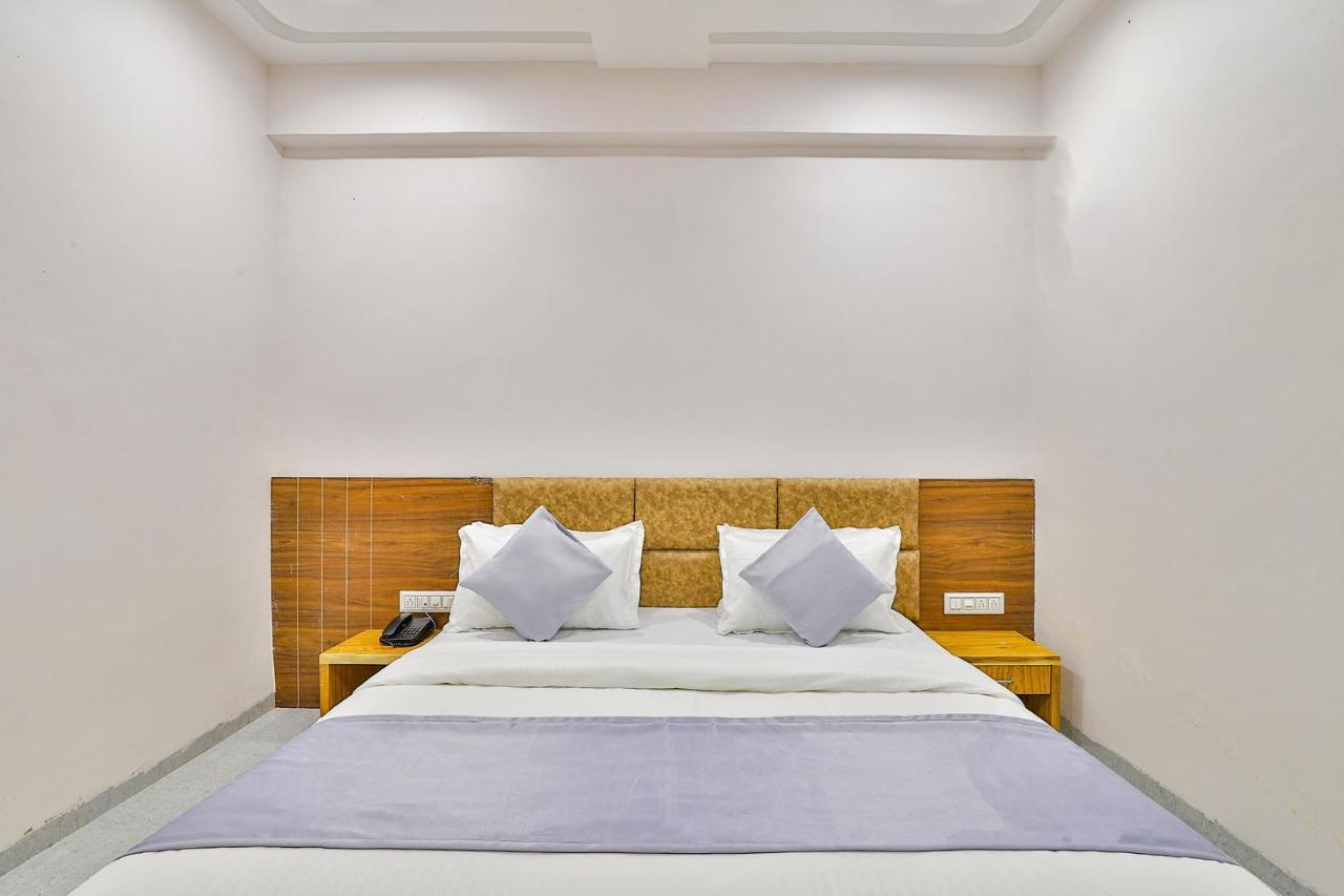 Fabhotel Parkland A Ahmedabad Extérieur photo