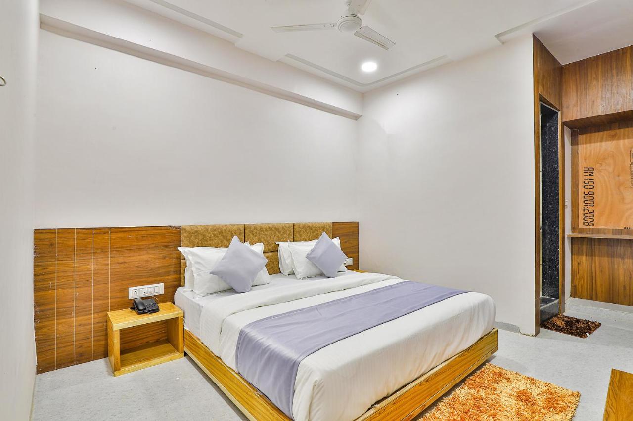 Fabhotel Parkland A Ahmedabad Extérieur photo
