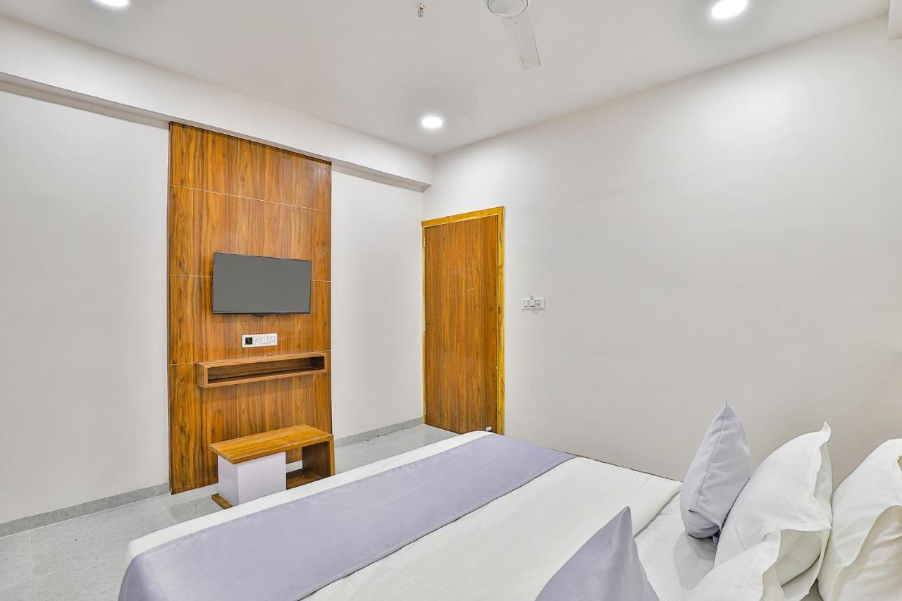Fabhotel Parkland A Ahmedabad Extérieur photo