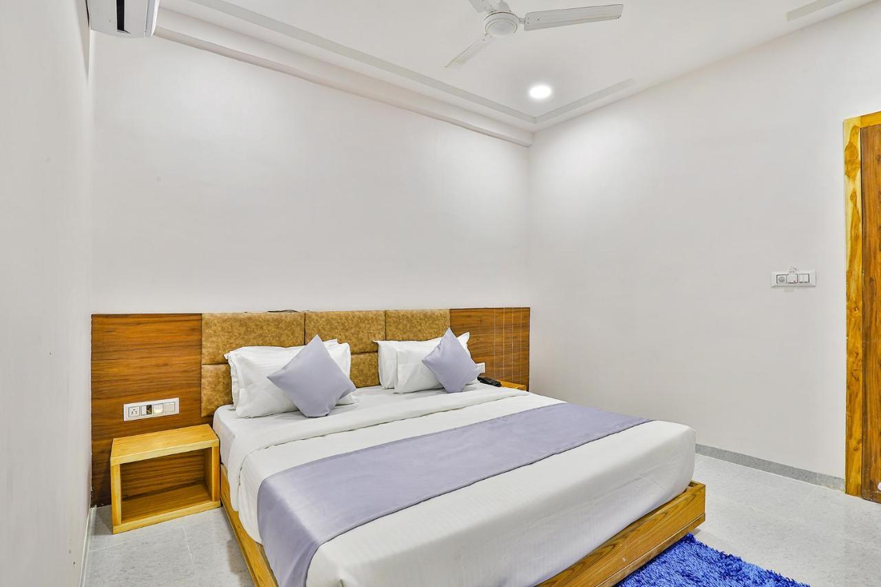 Fabhotel Parkland A Ahmedabad Extérieur photo