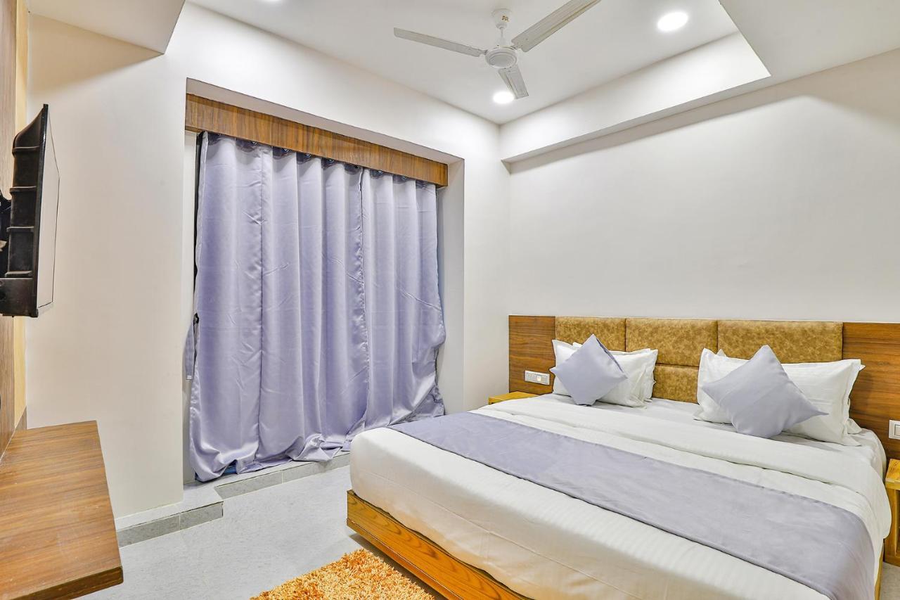 Fabhotel Parkland A Ahmedabad Extérieur photo