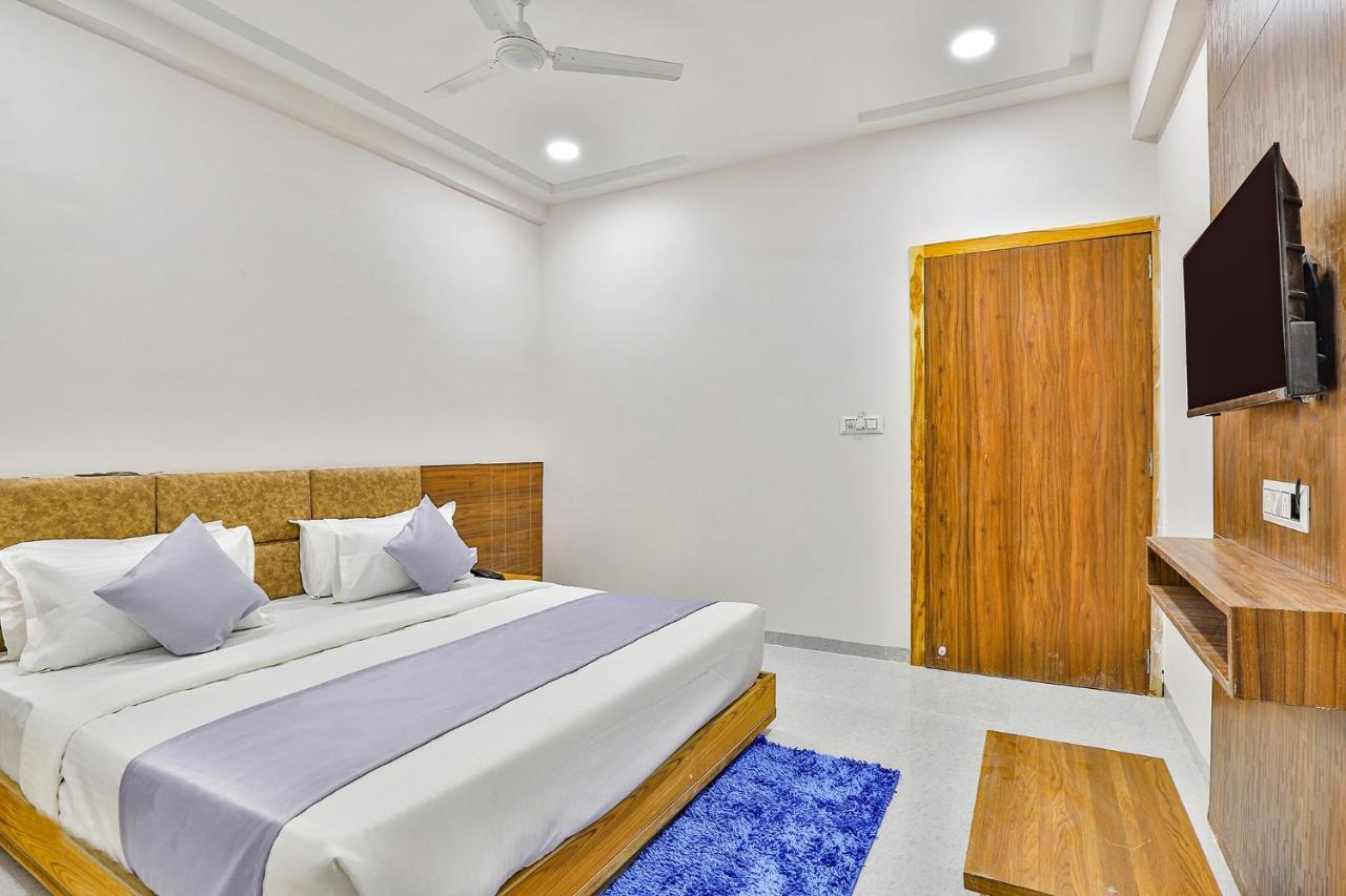 Fabhotel Parkland A Ahmedabad Extérieur photo