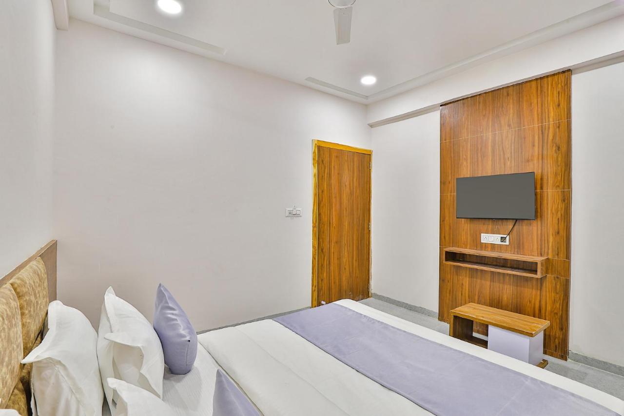 Fabhotel Parkland A Ahmedabad Extérieur photo