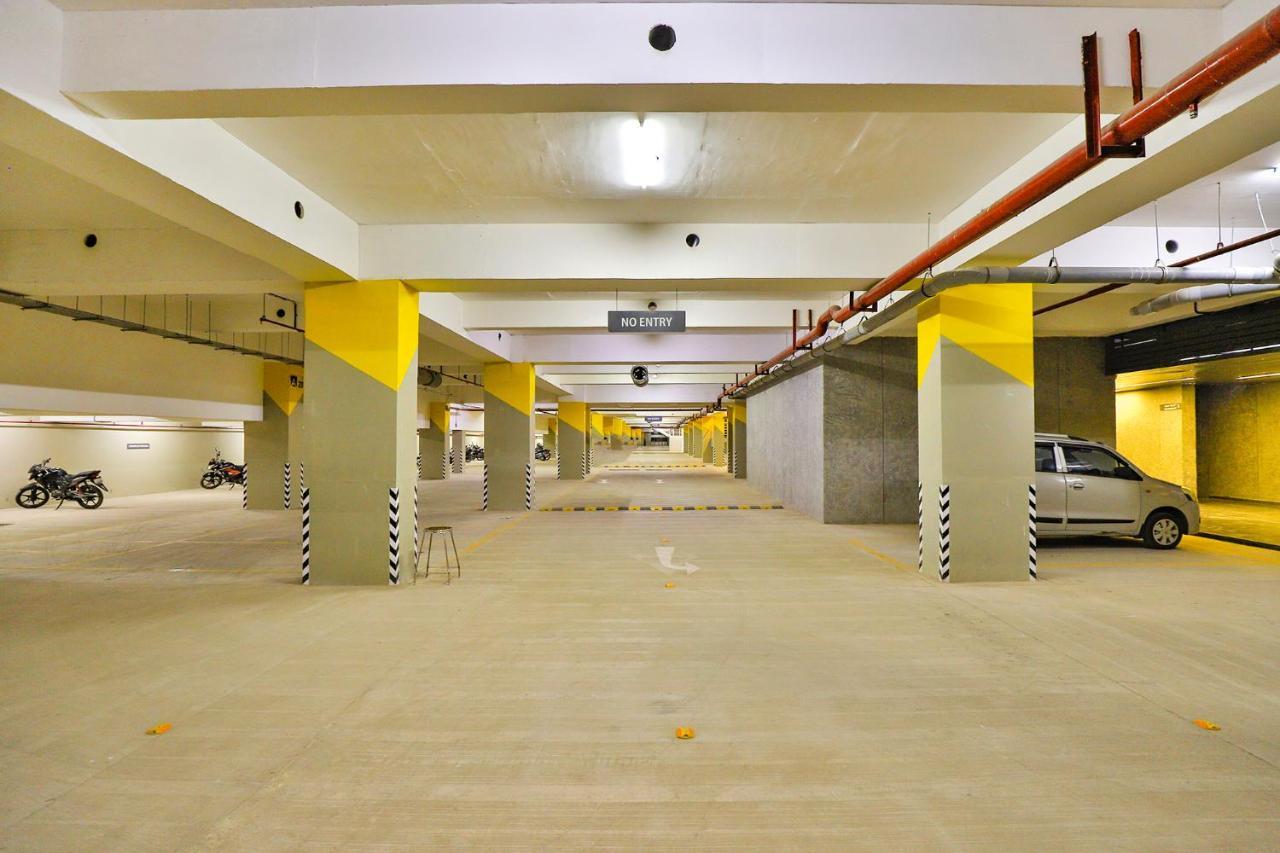 Fabhotel Parkland A Ahmedabad Extérieur photo