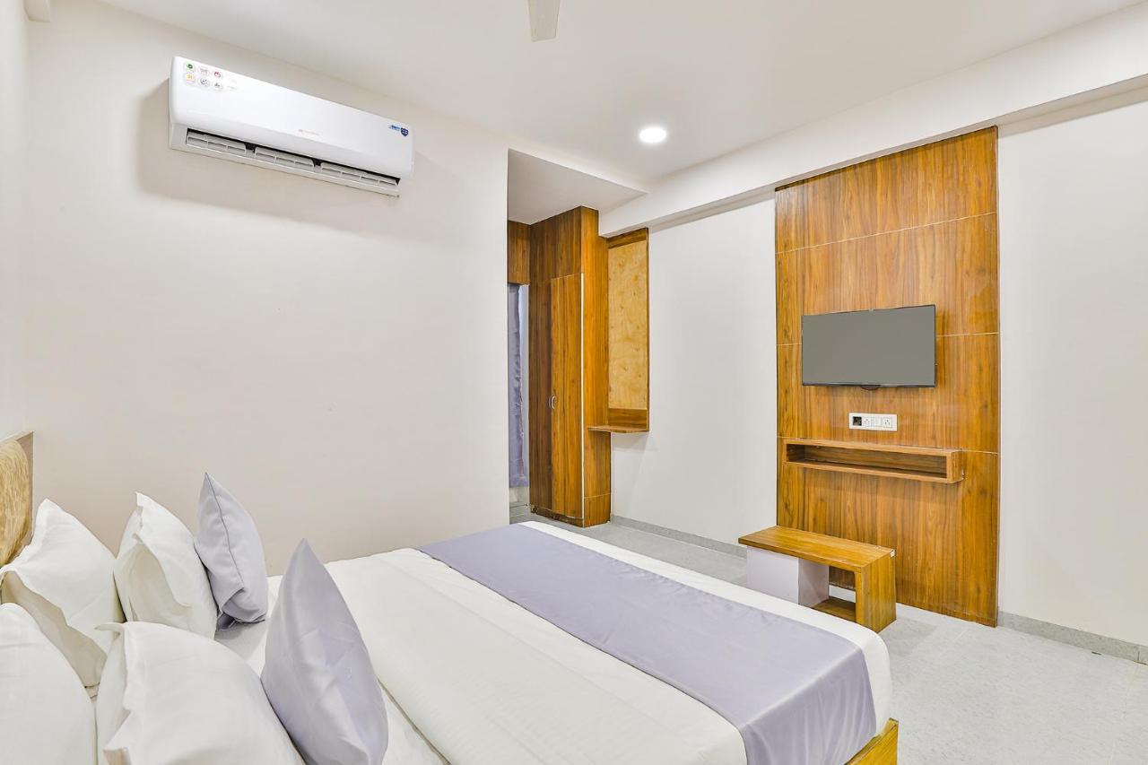 Fabhotel Parkland A Ahmedabad Extérieur photo