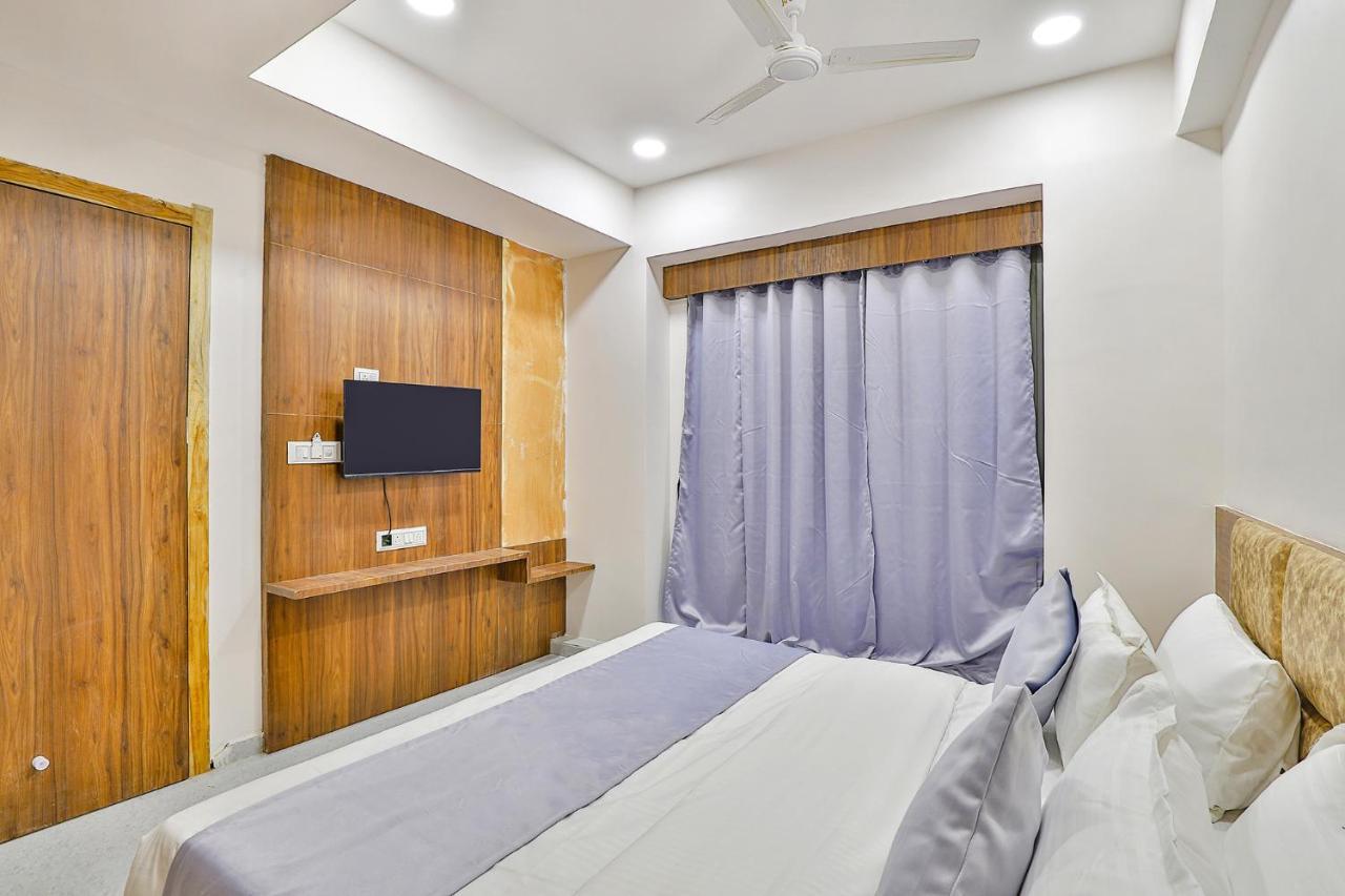 Fabhotel Parkland A Ahmedabad Extérieur photo